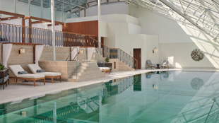  Jumeirah Carlton Tower