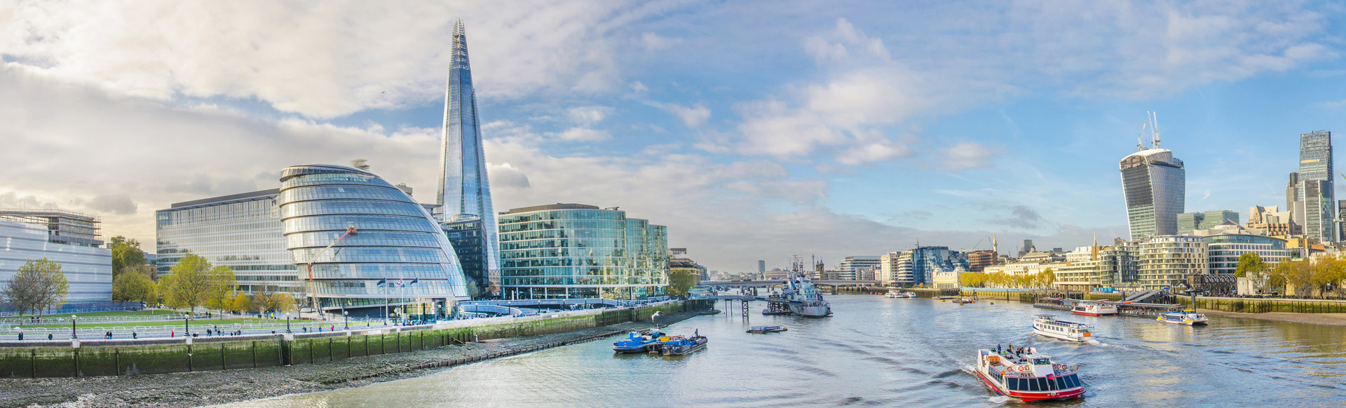 The Shard, the Cityhall building and boats on the river Thames.