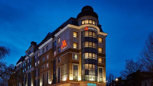 London Marriott Maida Vale hotel front at night.