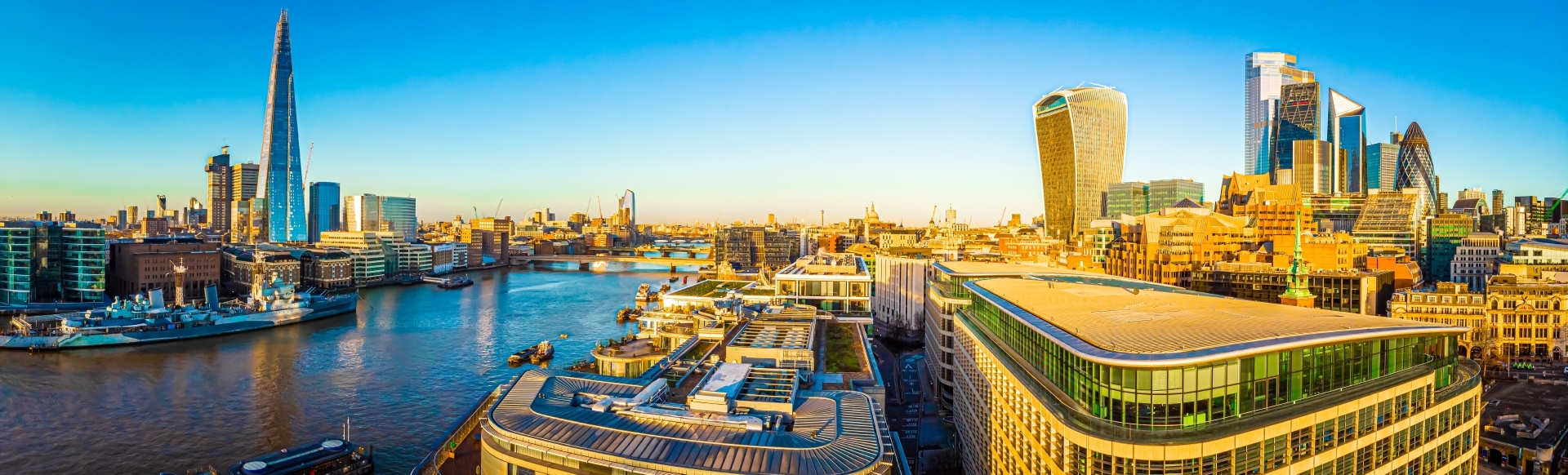 Overview of London's skyline, the Shard, river Thames, Sky Garden and the Gherkin.